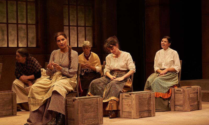 LAS CIGARRERAS en el Teatro Fernán Gómez CCV. - Madrid Es Teatro