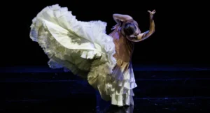 Marta Gálvez DAMA DE NOCHE en el Centro Danza Matadero - Madrid Es Teatro